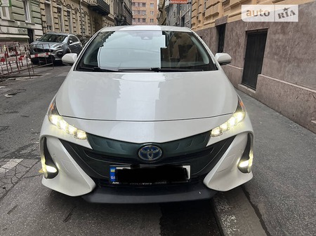 Toyota Prius 2019  випуску Тернопіль з двигуном 1.8 л бензин хэтчбек автомат за 18000 долл. 