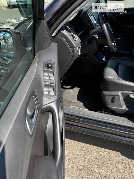 Volkswagen Tiguan 2015  випуску Одеса з двигуном 2 л бензин універсал автомат за 14500 долл. 