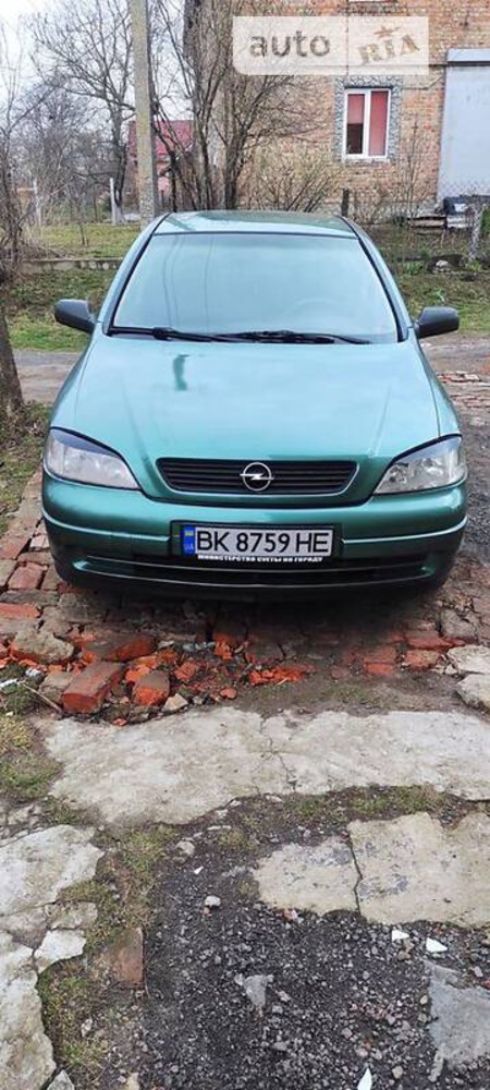 Opel Astra 2005  випуску Рівне з двигуном 1.4 л  седан механіка за 4100 долл. 