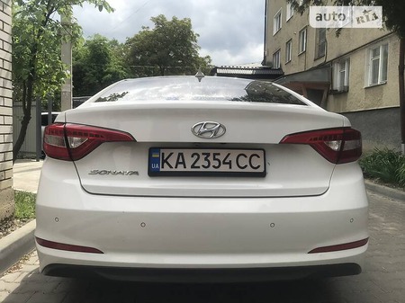 Hyundai Sonata 2016  випуску Івано-Франківськ з двигуном 2 л газ седан автомат за 10499 долл. 