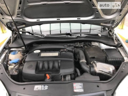 Volkswagen Golf 2007  випуску Луцьк з двигуном 0 л бензин хэтчбек механіка за 5600 долл. 