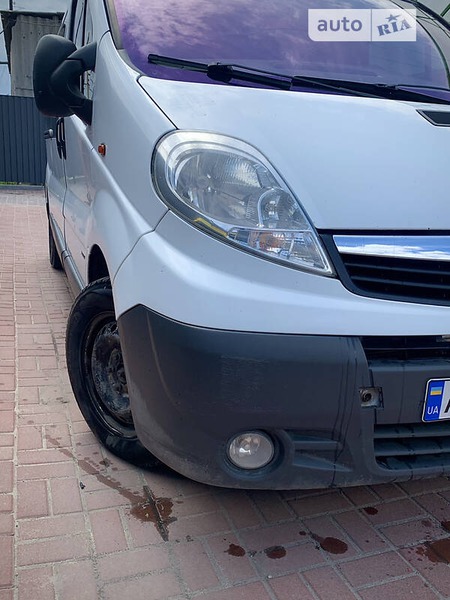 Opel Vivaro 2007  випуску Київ з двигуном 2.5 л дизель мінівен  за 10500 долл. 