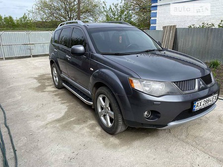 Mitsubishi Outlander XL 2007  випуску Харків з двигуном 0 л  позашляховик автомат за 9200 долл. 