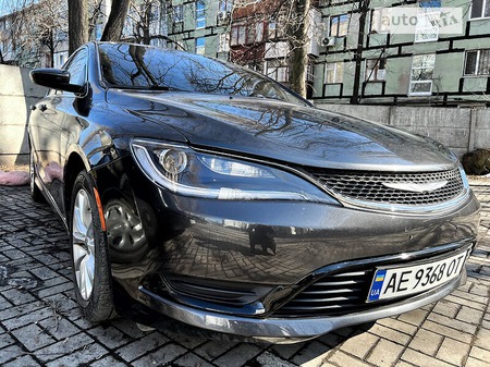 Chrysler 200 2015  випуску Дніпро з двигуном 2.4 л  седан автомат за 11500 долл. 