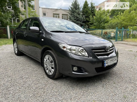 Toyota Corolla 2008  випуску Дніпро з двигуном 1.6 л бензин седан механіка за 10800 долл. 