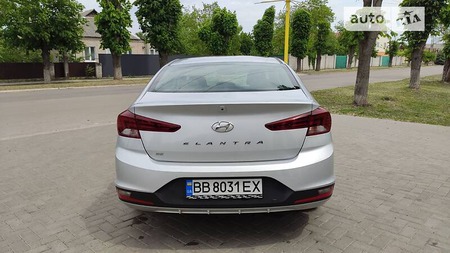 Hyundai Elantra 2019  випуску Дніпро з двигуном 2 л бензин седан механіка за 14700 долл. 