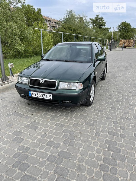 Skoda Octavia 1999  випуску Ужгород з двигуном 2 л бензин седан механіка за 4500 долл. 