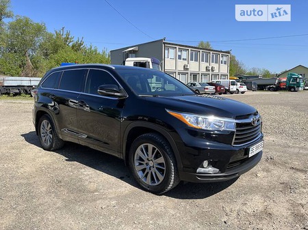 Toyota Highlander 2014  випуску Чернівці з двигуном 0 л бензин позашляховик  за 29500 долл. 