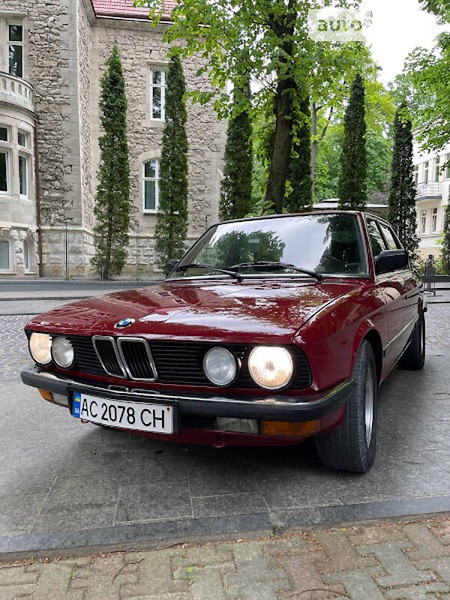BMW 518 1985  випуску Львів з двигуном 0 л бензин седан механіка за 5200 долл. 
