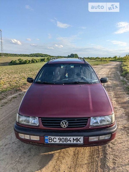 Volkswagen Passat 1995  випуску Львів з двигуном 1.9 л дизель універсал механіка за 2900 долл. 