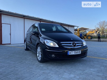 Mercedes-Benz B 200 2008  випуску Івано-Франківськ з двигуном 2 л дизель хэтчбек автомат за 8950 долл. 