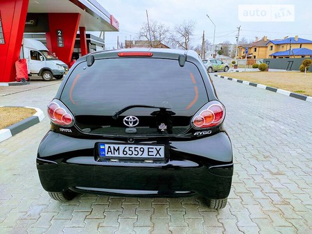 Toyota Aygo 2012  випуску Житомир з двигуном 0 л бензин хэтчбек механіка за 5600 долл. 