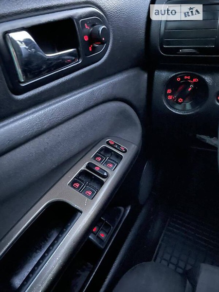 Volkswagen Passat 2002  випуску Ужгород з двигуном 1.9 л дизель універсал механіка за 4600 долл. 