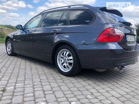 BMW 320 2006  випуску Львів з двигуном 2 л бензин універсал механіка за 8800 долл. 