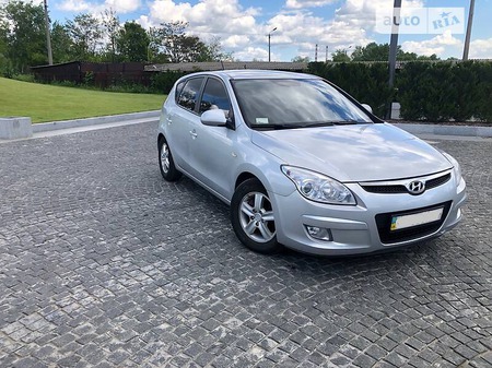 Hyundai i30 2008  випуску Дніпро з двигуном 1.6 л бензин хэтчбек механіка за 5400 долл. 