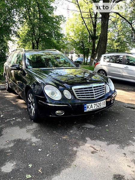 Mercedes-Benz E 220 2006  випуску Київ з двигуном 2.2 л дизель універсал автомат за 7500 долл. 