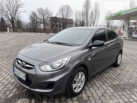 Hyundai Accent 2011  випуску Івано-Франківськ з двигуном 0 л бензин седан автомат за 9600 долл. 