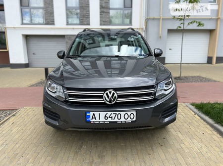 Volkswagen Tiguan 2015  випуску Київ з двигуном 2 л бензин позашляховик автомат за 14500 долл. 
