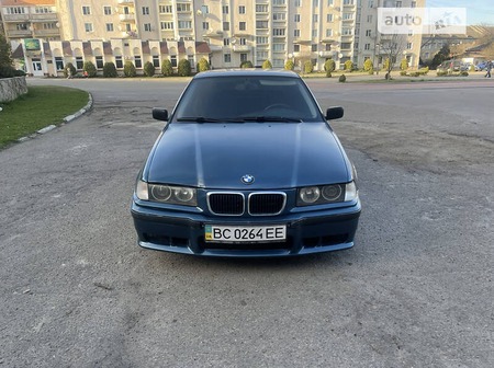 BMW 325 1992  випуску Івано-Франківськ з двигуном 2.5 л дизель седан механіка за 2200 долл. 