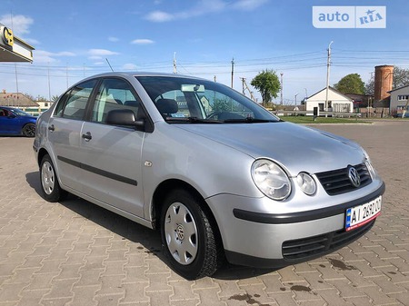 Volkswagen Polo 2004  випуску Київ з двигуном 1.4 л бензин седан механіка за 3900 долл. 