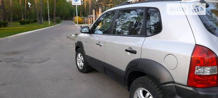 Hyundai Tucson 2007  випуску Київ з двигуном 0 л  позашляховик автомат за 6200 долл. 