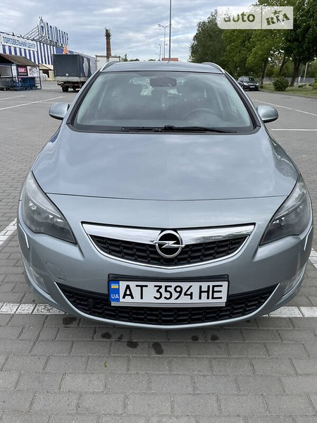 Opel Astra 2011  випуску Івано-Франківськ з двигуном 2 л дизель універсал автомат за 7400 долл. 