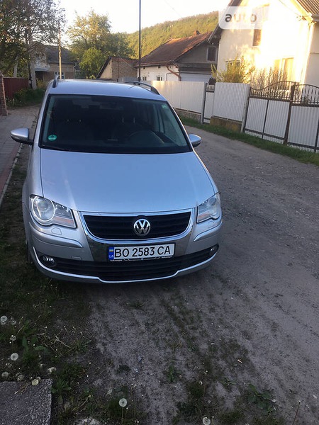 Volkswagen Touran 2010  випуску Тернопіль з двигуном 1.9 л дизель мінівен механіка за 8500 долл. 