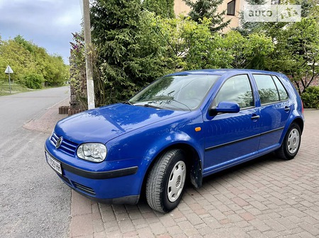 Volkswagen Golf 1998  випуску Івано-Франківськ з двигуном 1.4 л бензин хэтчбек механіка за 3750 долл. 