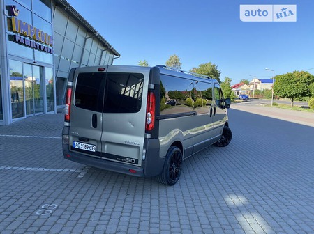 Opel Vivaro 2011  випуску Ужгород з двигуном 2 л дизель мінівен механіка за 9700 долл. 