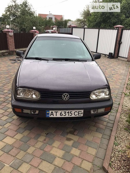 Volkswagen Golf 1993  випуску Івано-Франківськ з двигуном 1.8 л  хэтчбек механіка за 2600 долл. 