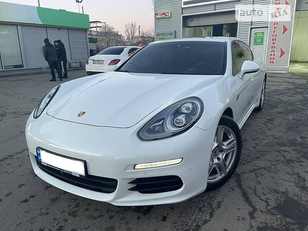 Porsche Panamera 2015  випуску Івано-Франківськ з двигуном 3 л бензин седан автомат за 41500 долл. 