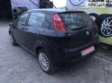 Fiat Punto 2009  випуску Тернопіль з двигуном 1.4 л бензин хэтчбек механіка за 3400 долл. 