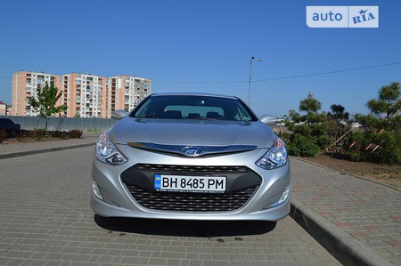 Hyundai Sonata 2014  випуску Одеса з двигуном 2.4 л гібрид седан автомат за 10800 долл. 