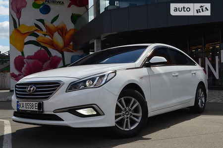 Hyundai Sonata 2016  випуску Київ з двигуном 2 л газ седан автомат за 9900 долл. 