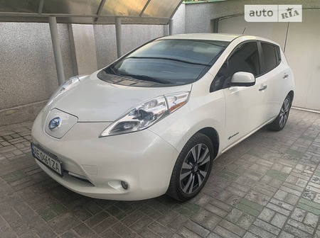 Nissan Leaf 2015  випуску Дніпро з двигуном 0 л  седан  за 14500 долл. 