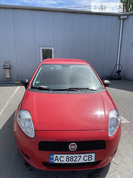 Fiat Punto 2011  випуску Луцьк з двигуном 1.3 л дизель хэтчбек механіка за 4100 долл. 