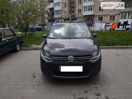 Volkswagen Touran 2012  випуску Тернопіль з двигуном 1.4 л  мінівен автомат за 9999 долл. 