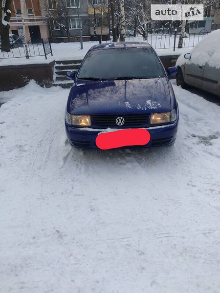 Volkswagen Polo 1996  випуску Київ з двигуном 1 л  купе механіка за 2800 долл. 