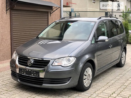 Volkswagen Touran 2008  випуску Тернопіль з двигуном 0 л бензин мінівен автомат за 6799 долл. 