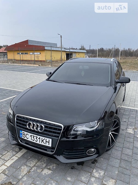 Audi A4 Limousine 2011  випуску Львів з двигуном 2 л дизель універсал автомат за 12700 долл. 