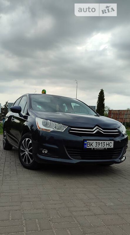 Citroen C4 2012  випуску Рівне з двигуном 1.6 л бензин седан механіка за 7500 долл. 