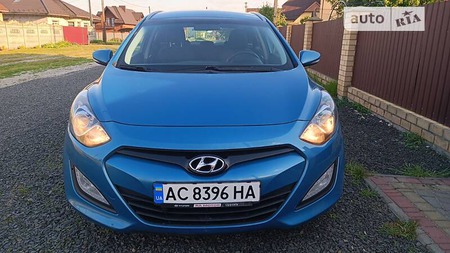 Hyundai i30 2012  випуску Луцьк з двигуном 1.6 л дизель універсал механіка за 8099 долл. 