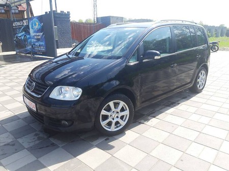 Volkswagen Touran 2006  випуску Львів з двигуном 0 л  мінівен автомат за 5600 долл. 