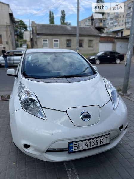 Nissan Leaf 2015  випуску Одеса з двигуном 0 л електро хэтчбек автомат за 10500 долл. 