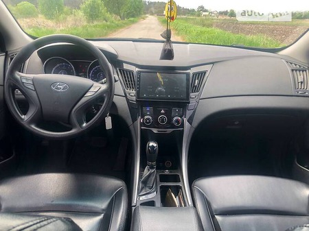 Hyundai Sonata 2015  випуску Київ з двигуном 2 л газ седан автомат за 9500 долл. 