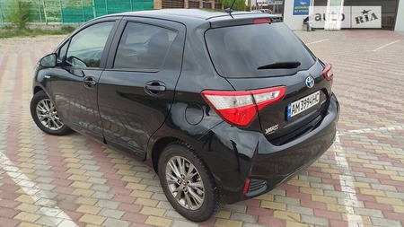 Toyota Yaris 2018  випуску Житомир з двигуном 1.5 л гібрид хэтчбек автомат за 16500 долл. 