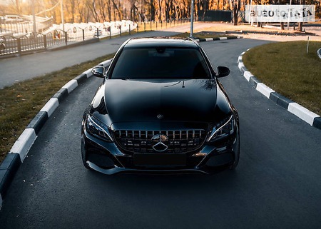 Mercedes-Benz C 300 2015  випуску Черкаси з двигуном 2 л бензин седан автомат за 28500 долл. 