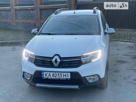 Renault Sandero 2021  випуску Київ з двигуном 0.9 л бензин хэтчбек механіка за 13200 долл. 