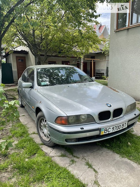 BMW 528 1998  випуску Львів з двигуном 2.8 л бензин седан механіка за 2200 долл. 