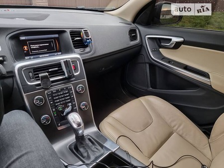 Volvo S60 2012  випуску Житомир з двигуном 2.5 л бензин седан автомат за 11000 долл. 